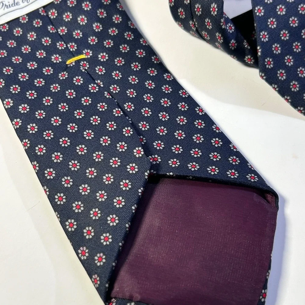 Pride of England Men Navy Blue Silk Tie Floral Medallion Dark Academia Retro Vtg
